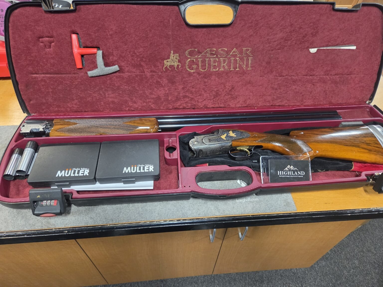 Caesar Guerini Magnus Sporting Limited in its fitted Caesar Guerini case with Muller choke tubes