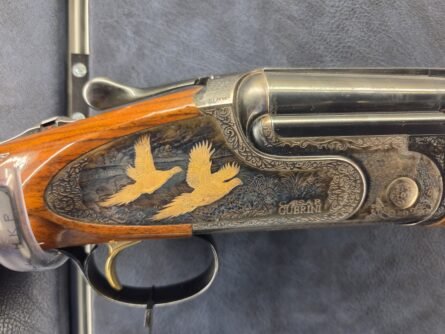 Engraved receiver with gold-inlaid game birds on the Caesar Guerini Magnus Sporting Limited